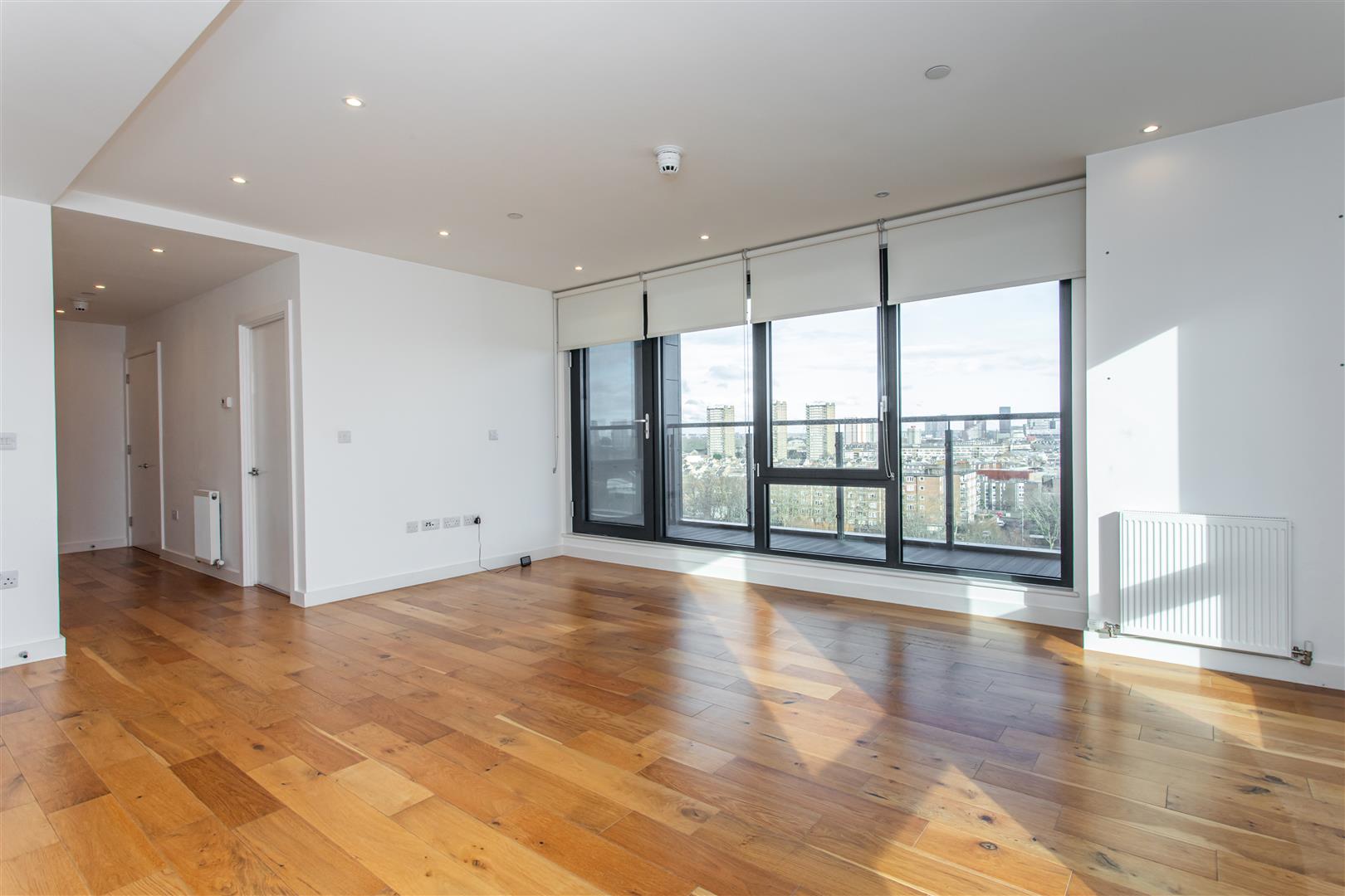 1 bed property in Regalia Point, Bethnal Green